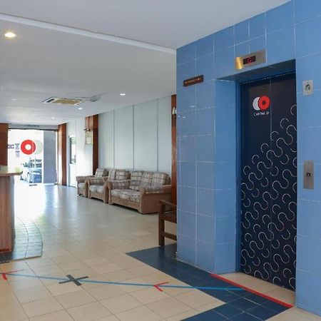 Capital O 89876 Safari Hotel Kampong Pasir Bogak Exterior foto