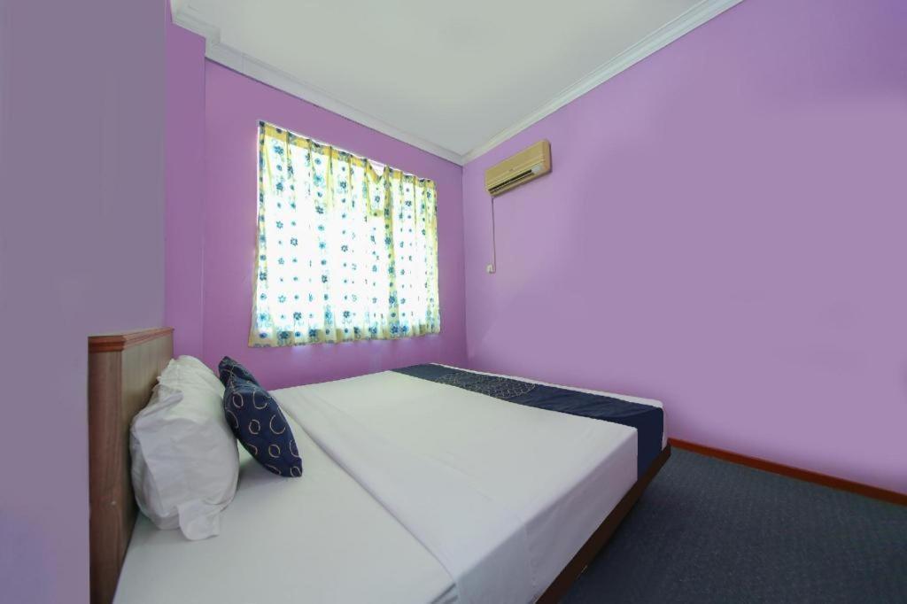 Capital O 89876 Safari Hotel Kampong Pasir Bogak Exterior foto