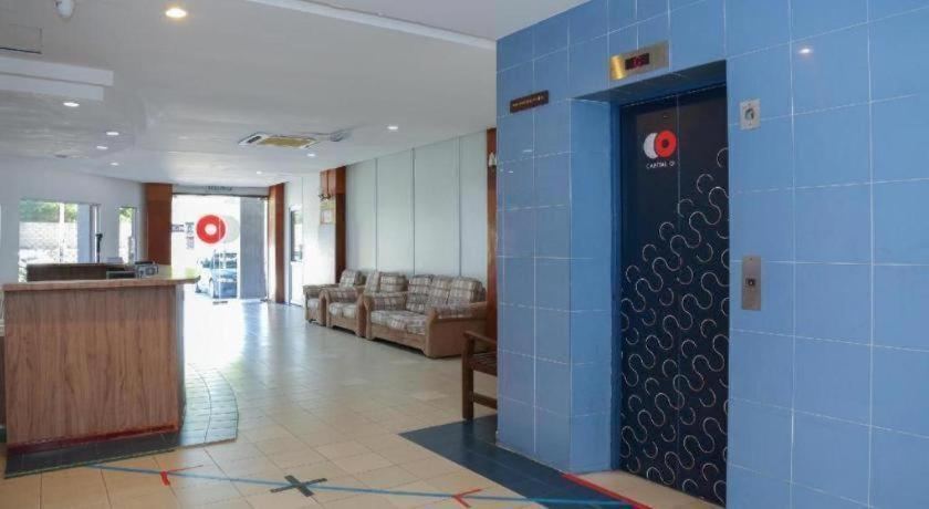 Capital O 89876 Safari Hotel Kampong Pasir Bogak Exterior foto