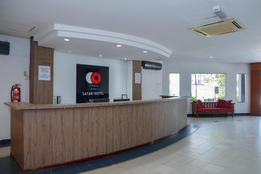 Capital O 89876 Safari Hotel Kampong Pasir Bogak Exterior foto